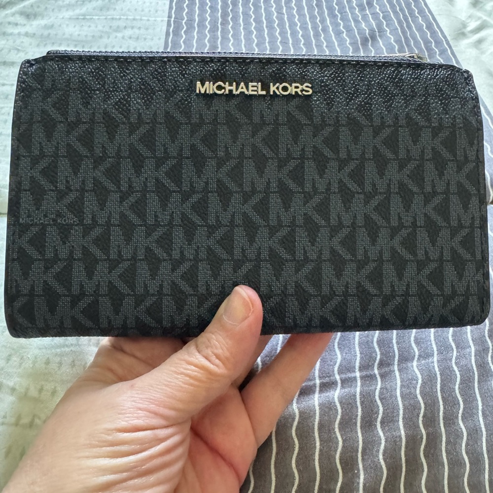 Michael Kors Signature Navy Wallet